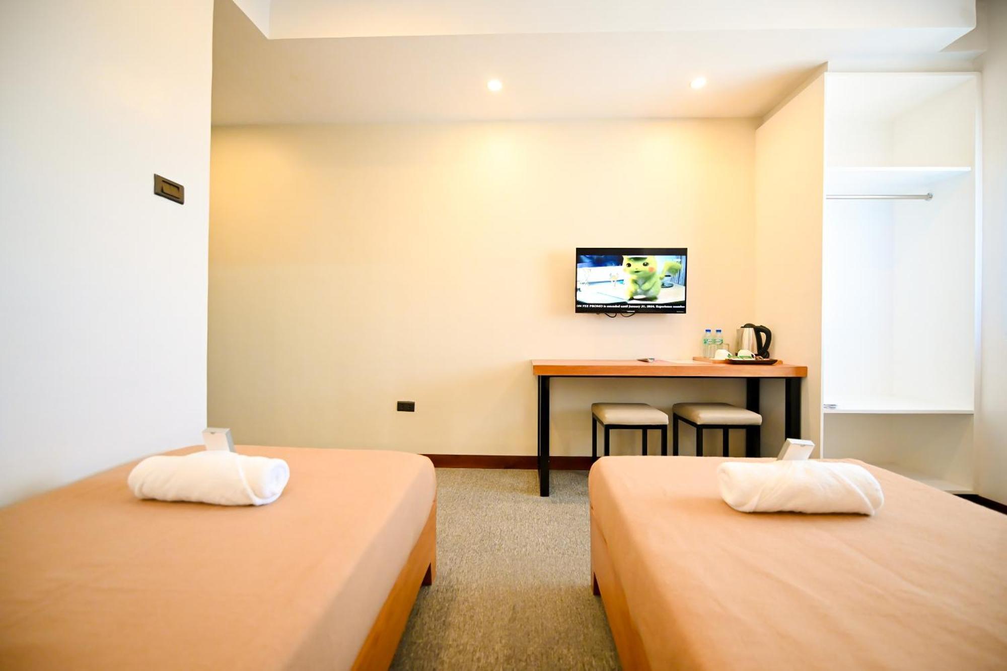 Blue Harbor Hotel Calapan Dış mekan fotoğraf