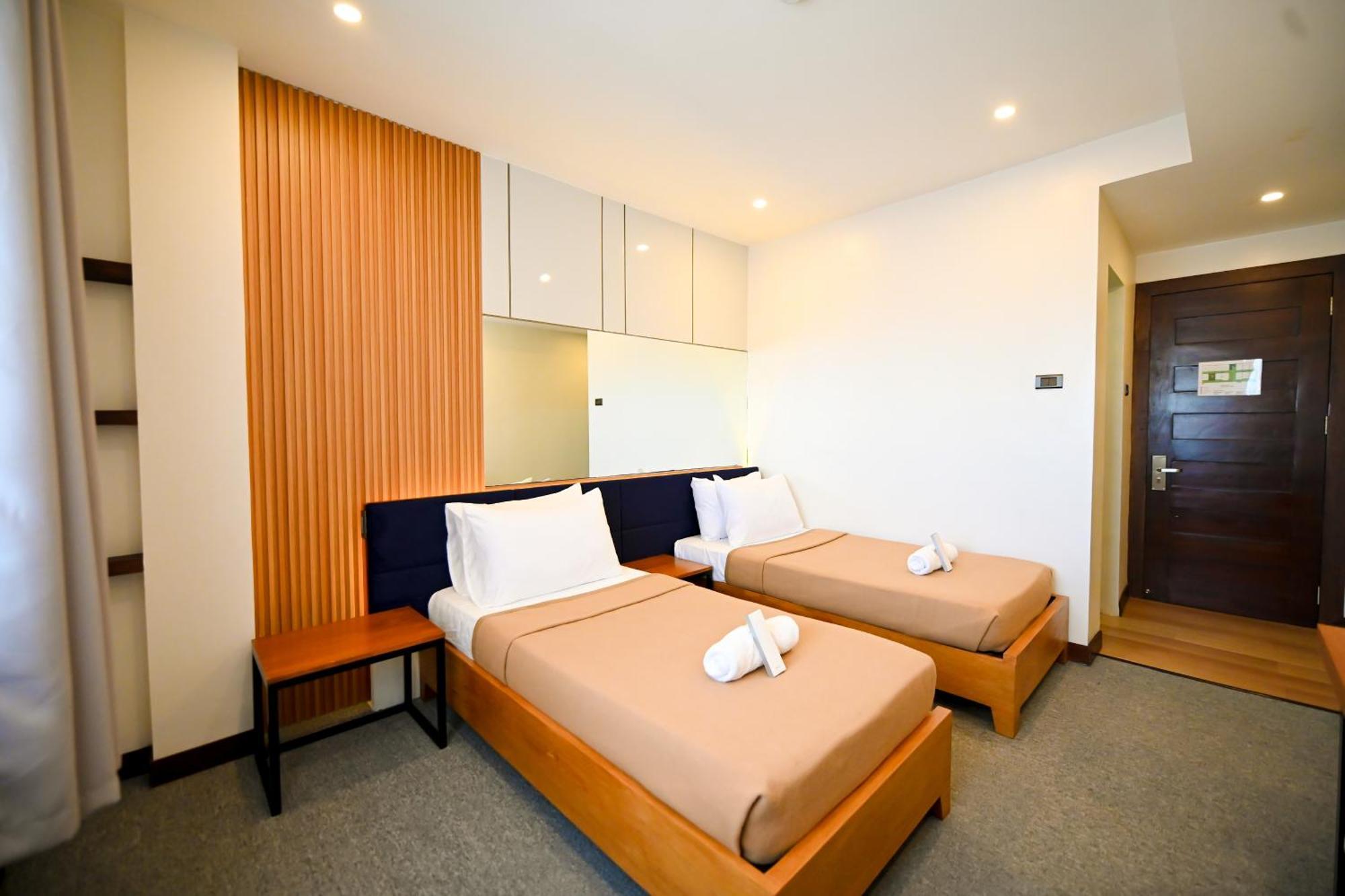 Blue Harbor Hotel Calapan Dış mekan fotoğraf