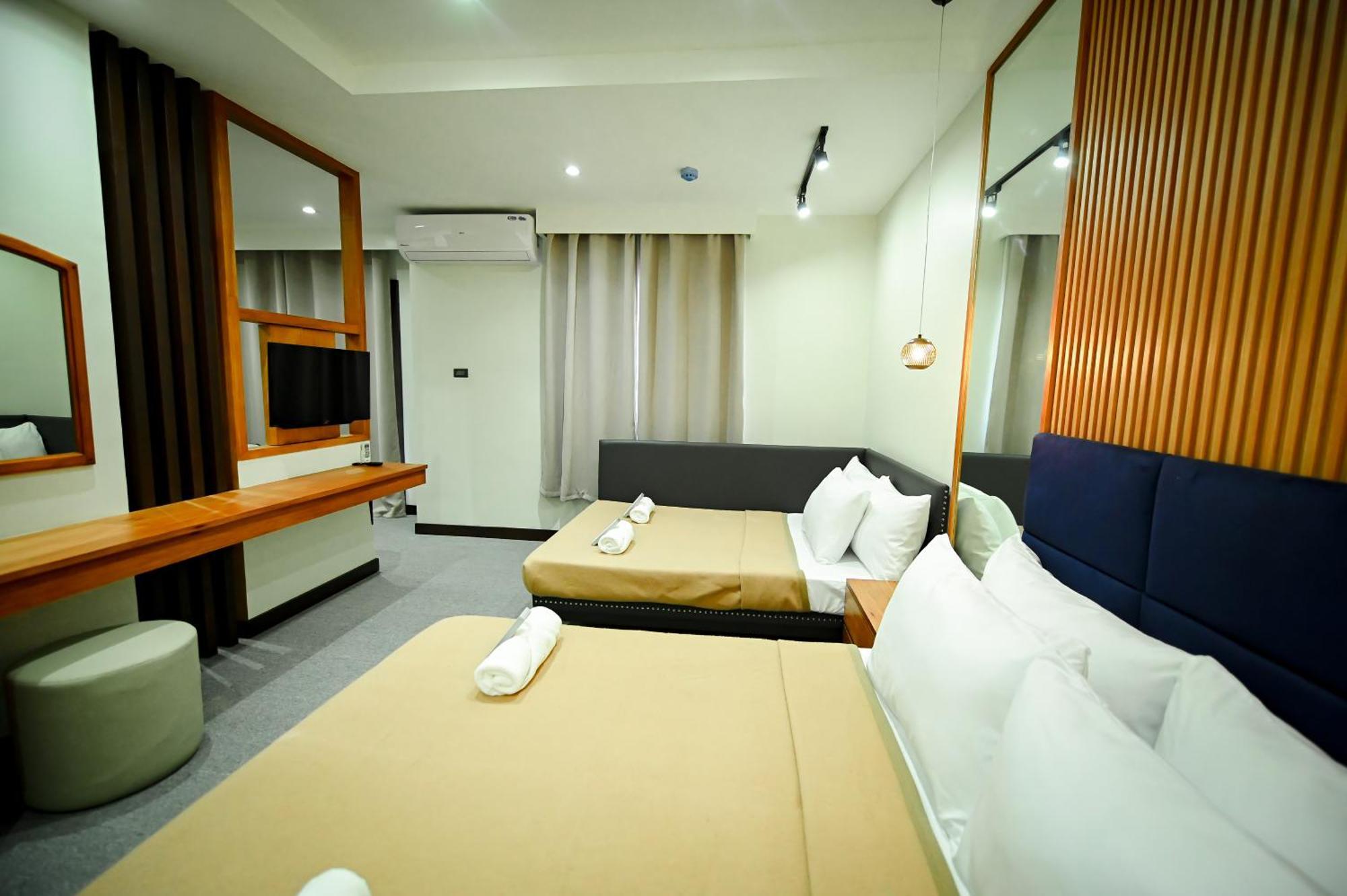 Blue Harbor Hotel Calapan Dış mekan fotoğraf