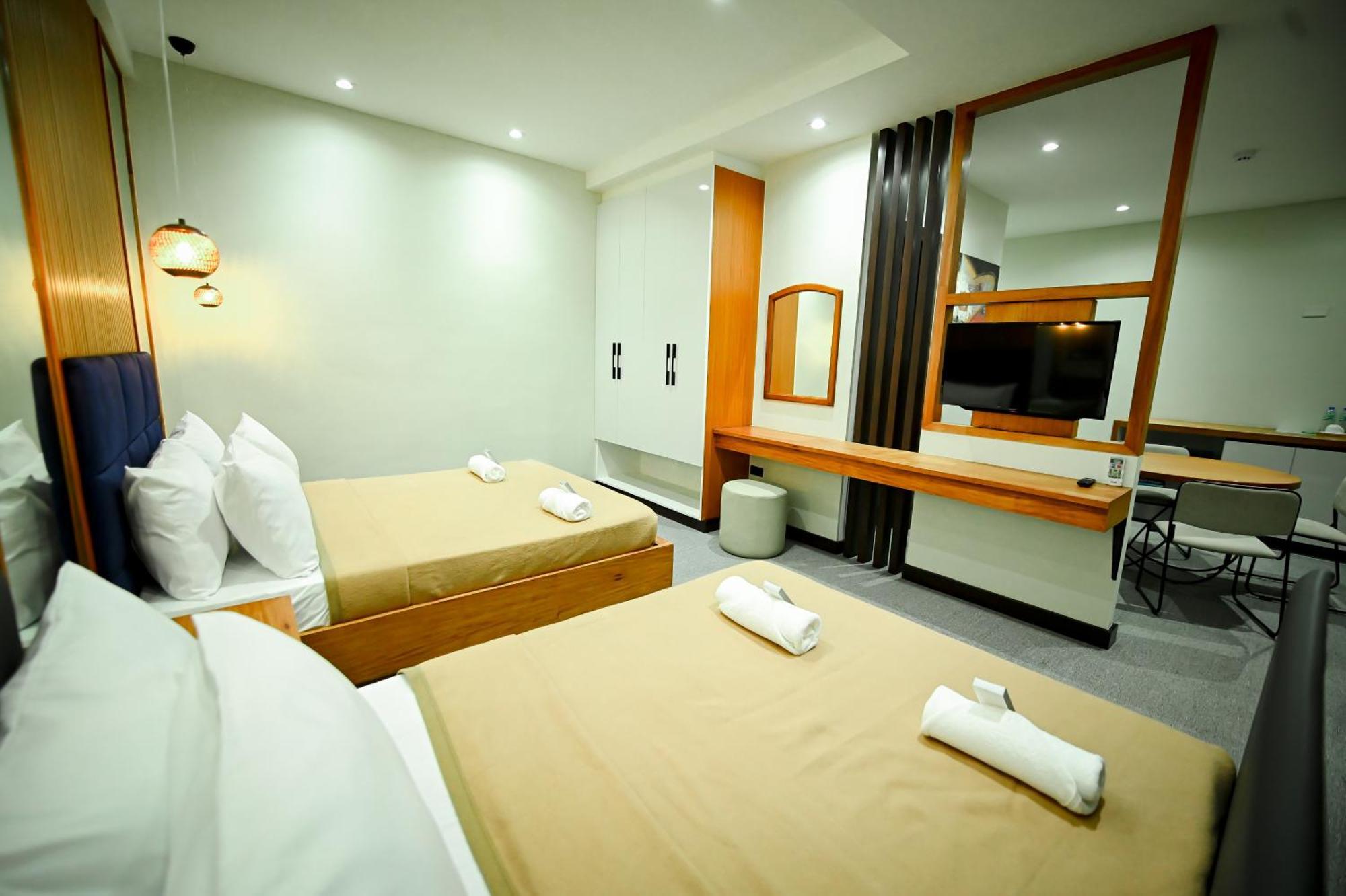 Blue Harbor Hotel Calapan Dış mekan fotoğraf