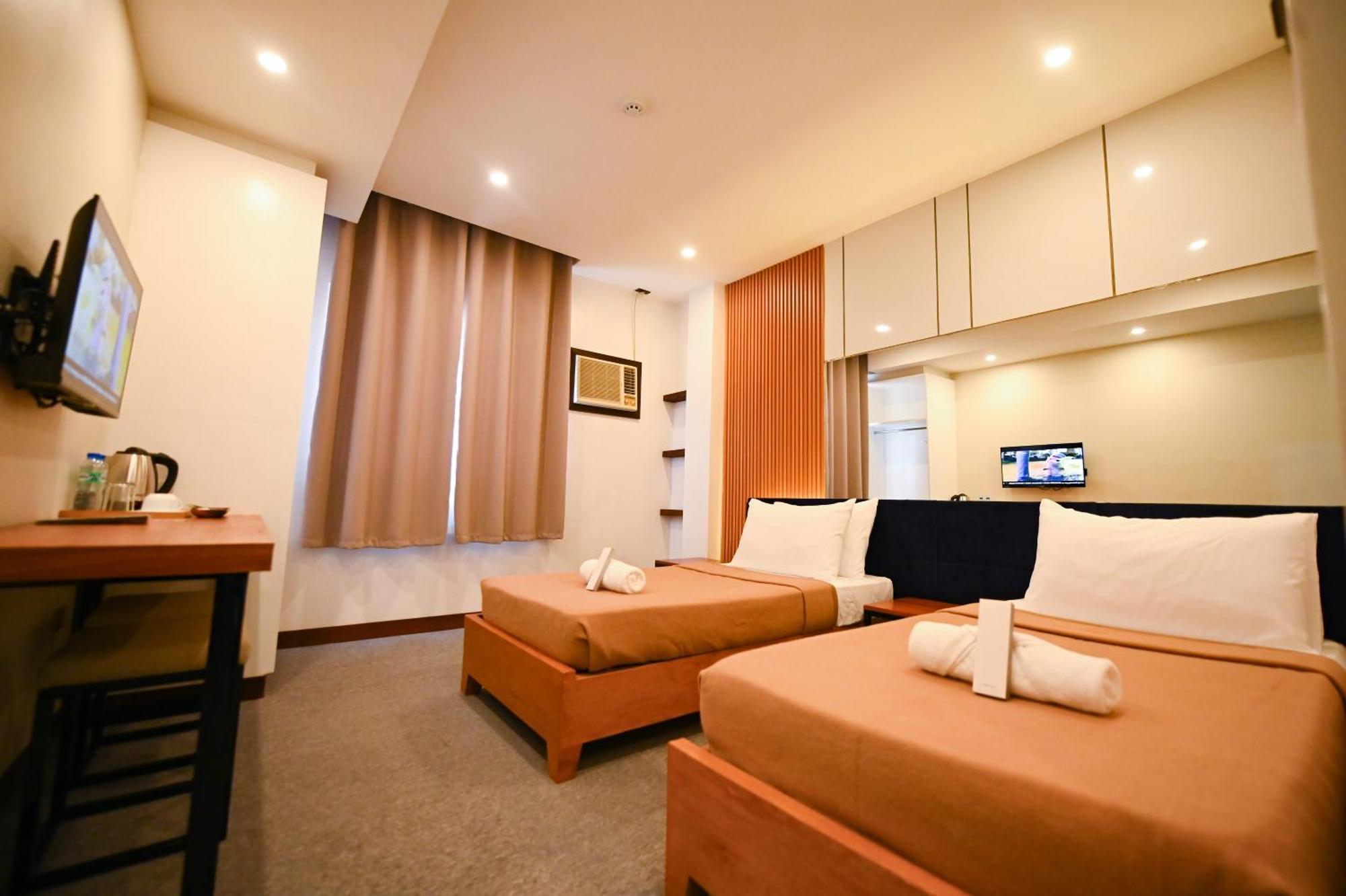 Blue Harbor Hotel Calapan Dış mekan fotoğraf