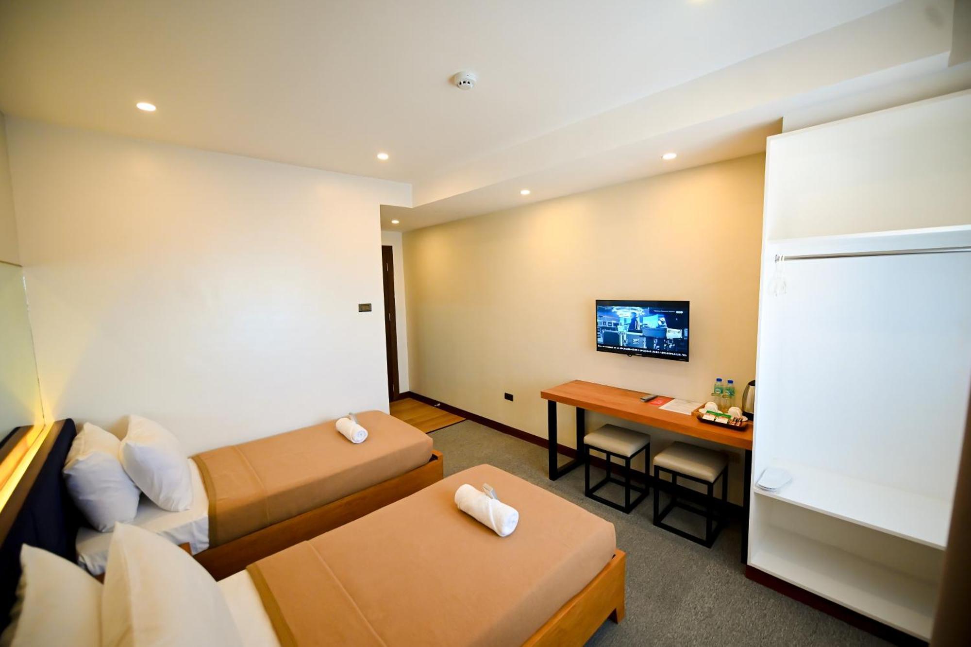 Blue Harbor Hotel Calapan Dış mekan fotoğraf